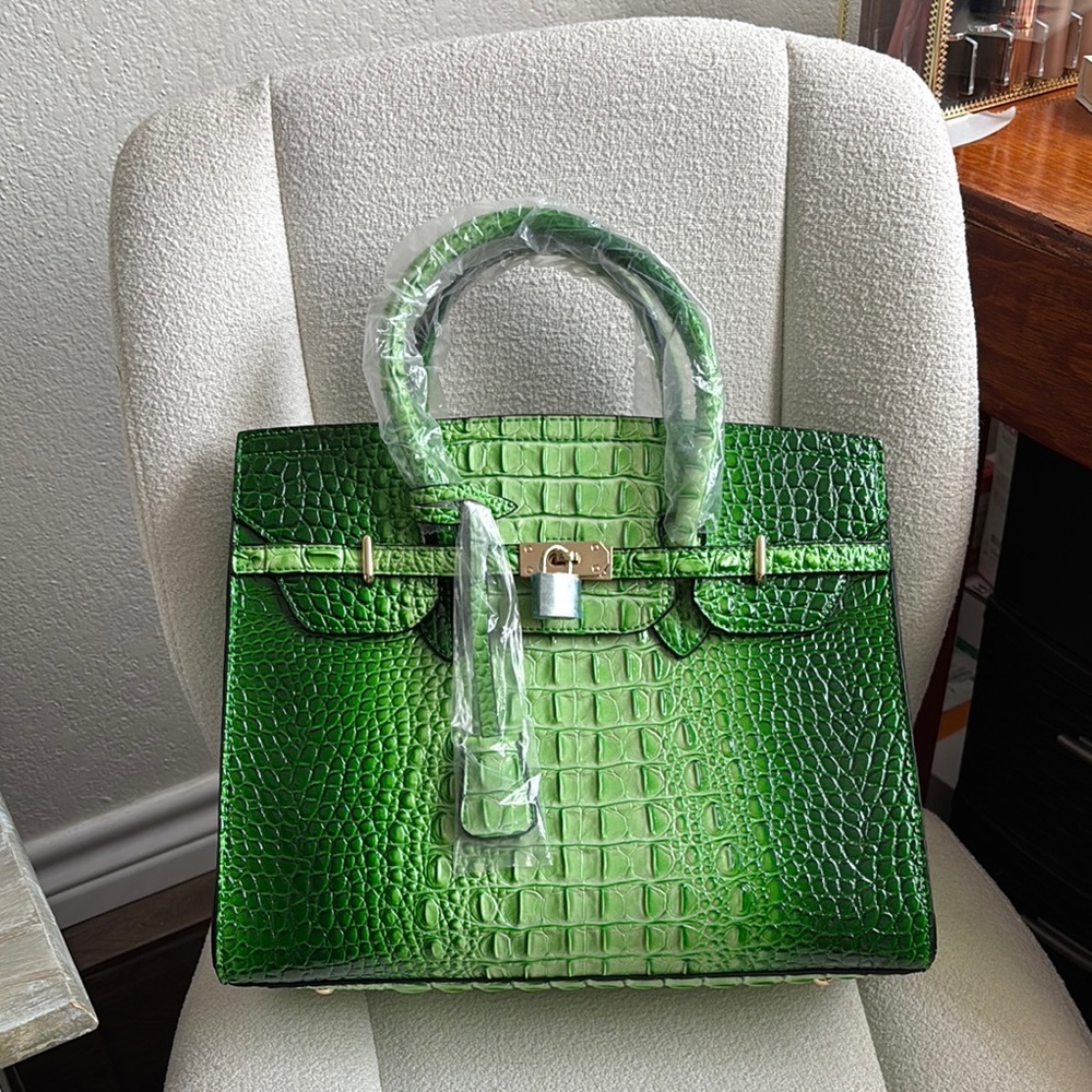 Trendy Boutique Green Satchel with Crocodile Embossed Finish - Picture 3 of 8
